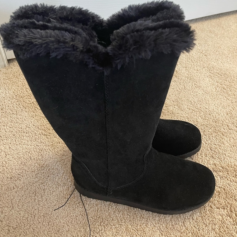 Universal thread black boots 9W NWT
